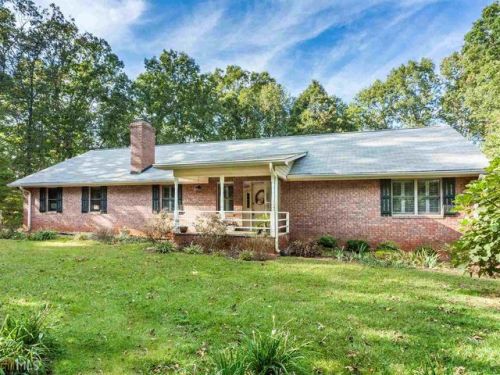 323 Mccartan Trl, Clarkesville, GA 30523-3824