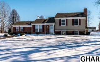 925 Mount Rock Rd, Carlisle, PA 17015-9457