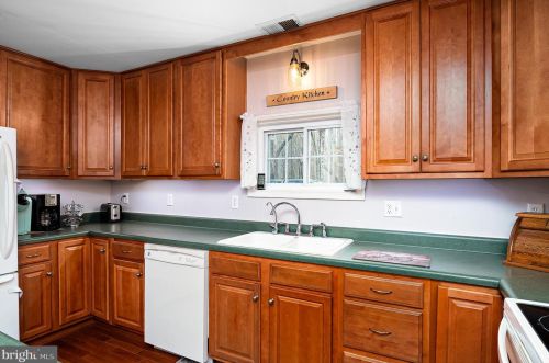 6132 Shady Side Rd, Shady Side MD exterior