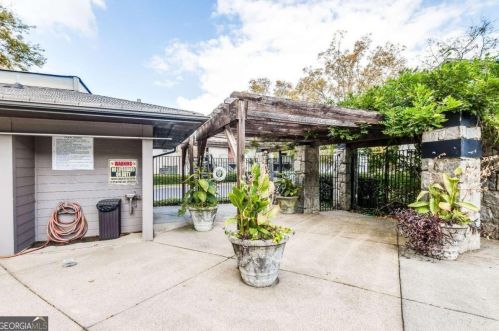 18 Finch Trl, Atlanta GA  30308-2418 exterior