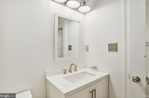 18 Kinsman View Cir, Silver Spring MD 20901-1652 exterior