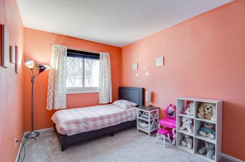 1522 Aspen Dr, Saint Paul MN  55122-1305 exterior