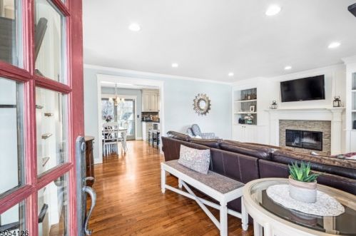 17 Tiffin Pl, Bridgewater, NJ 08807-2539