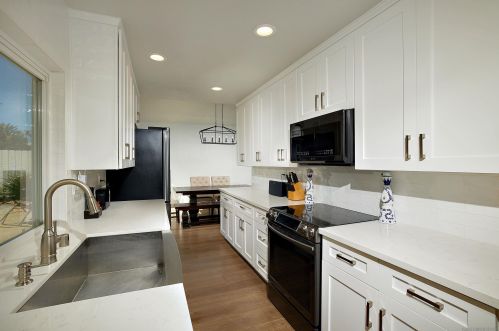 1434 Kings Cross Dr, Cardiff By The Sea CA  92007-1316 exterior