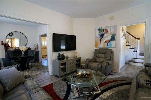 22 Wood St, Lewiston, ME 04240-6845