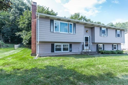 135 Hummingbird Dr, Kensington, CT 06037-2408