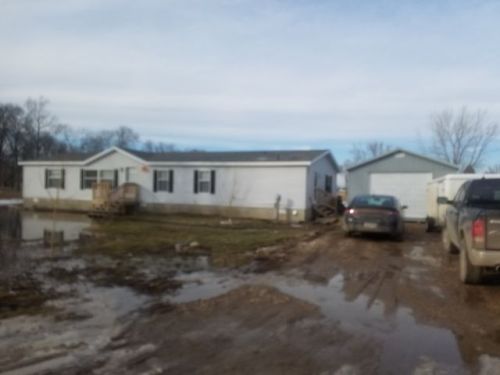 323 4th St, Monango, ND 58436