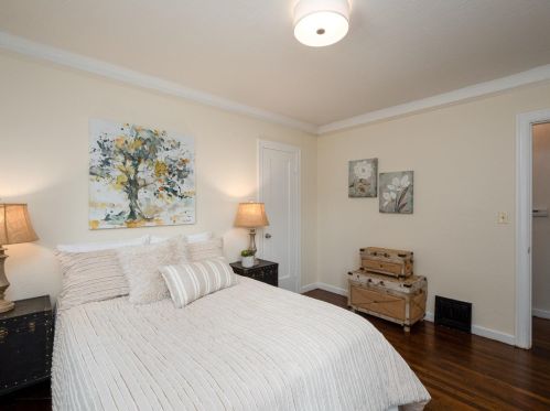 682 San Antonio Rd, Los Altos CA 94022-1304 exterior