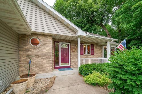 17305 Woodview Ct, Prior Lake, MN 55372-3906