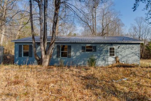 1001 Perry Rd, Chapmansboro, TN 37035-5326