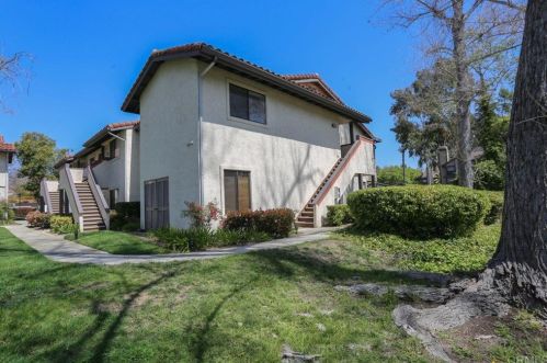 910 Lupine Hills Dr, Vista, CA 92081-5353
