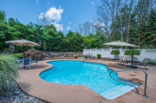 35 Warwick Rd, Roxbury Township, NJ 07836-4402