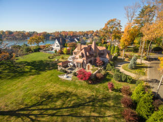 16 Point Rd, Norwalk CT  06854-5006 exterior