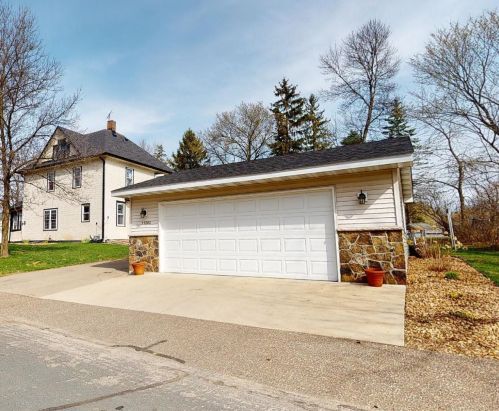 11262 Crow River Dr, Hanover, MN 55341-4021