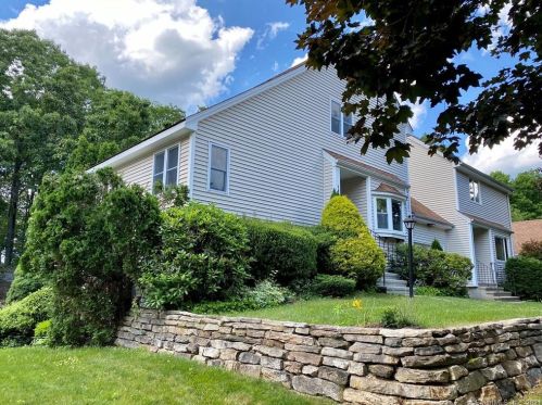 193 Stonehedge, Huntington, CT 06484-2865