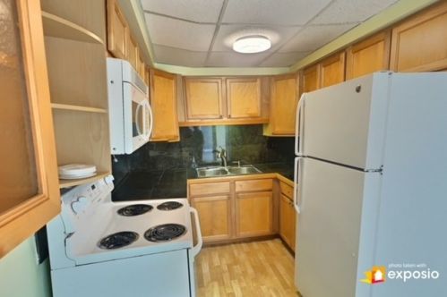 704 Diversey Ave, Addison, IL 60101-3278