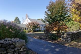 2211 Redding Rd, Fairfield, CT 06824-1703