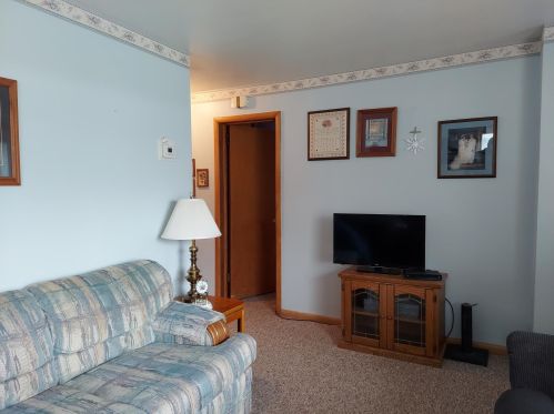 335 Hillcrest Dr, Willmar, MN 56201-5221