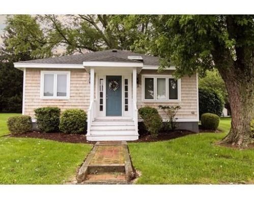 36 Summit Dr, Warren, RI 02885-1338