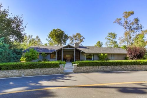 330 Mariposa Dr, Redlands, CA 92373-7234