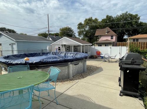 11130 Sacramento Ave, Chicago, IL 60655-2301