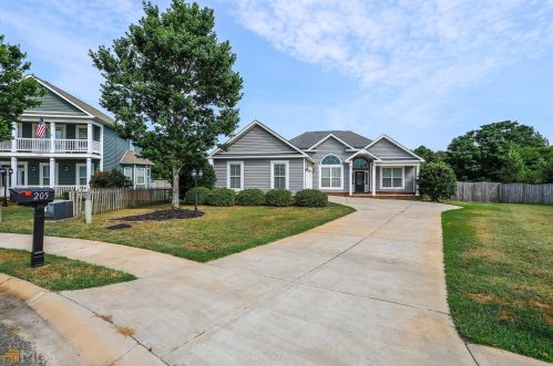 205 Courthouse Ln, Warner Robins, GA 31088-2128