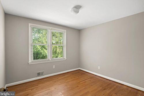 1423 Crestridge Dr, Silver Spring MD 20910-1535 exterior