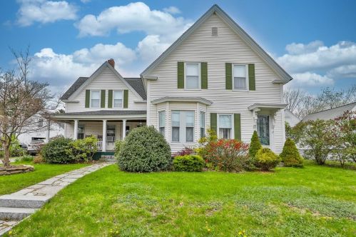 17 Main St, Hollis, NH 03049-6544