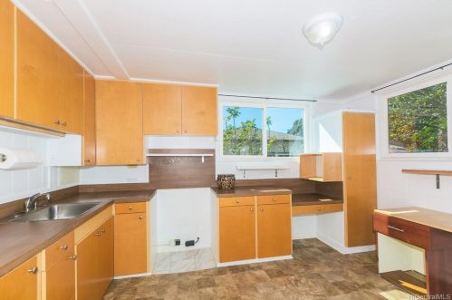 3050 Manoa Rd, Honolulu HI  96822-6513 exterior