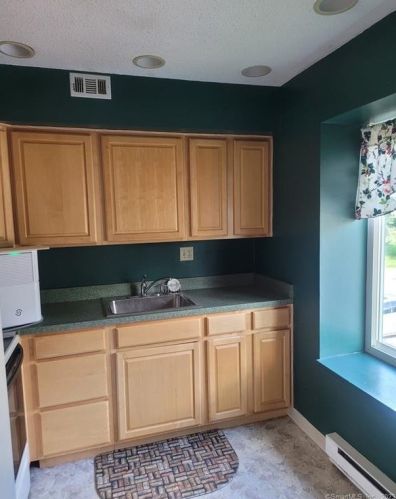 124 Candlewood Dr, Wapping, CT 06074-2611