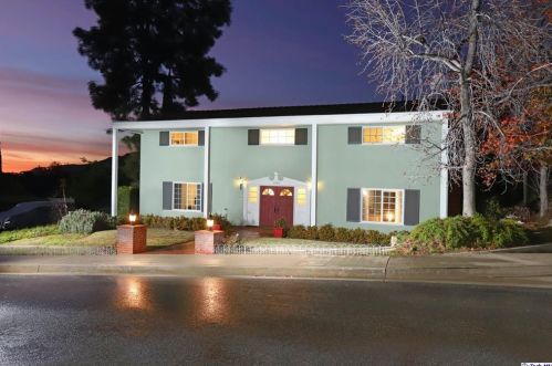 1955 Crestshire Dr, Glendale, CA 91208-2707