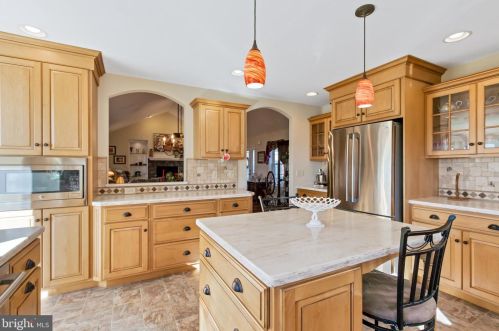 2360 Vw Dr, Lancaster PA  17602-1016 exterior