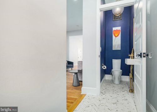 279 5 St, Philadelphia PA 19106-3715 exterior