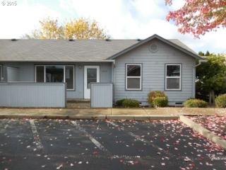 5526 E St, Springfield, OR 97478-5418