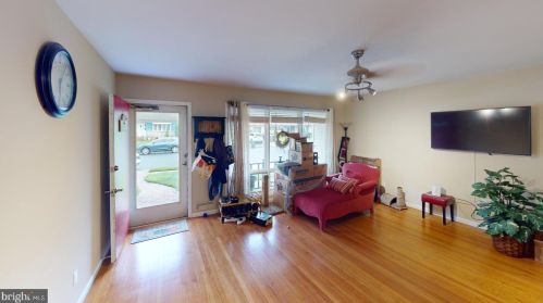 19 Laurel Dr, Somers Point, NJ 08244-1252