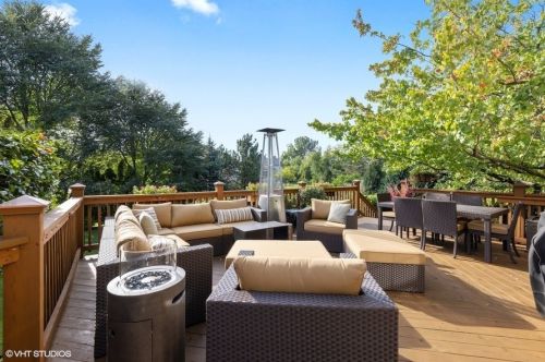 6755 Fieldstone Dr, Willowbrook IL  60527-5294 exterior