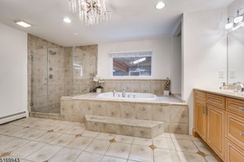 77 Pleasant Hill Rd, Dover NJ  07869-3568 exterior