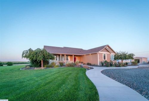 20 Piekarski Rd, Pasco, WA 99301-9708