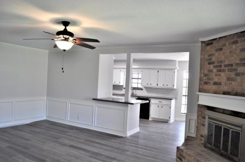 37 Colony Sq, Angleton TX 77515-3644 exterior