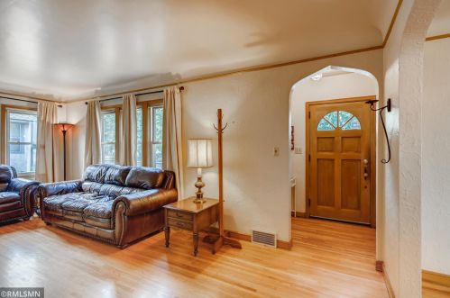 1262 James Ave, Saint Paul MN  55105-2946 exterior