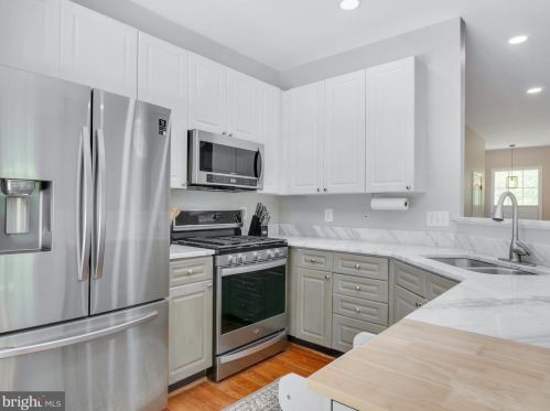 12001 Edgemere Cir, Herndon VA  20190-3256 exterior