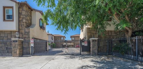 626 Newhope St, Santa Ana, CA 92704-2156