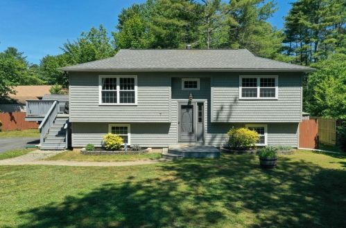 7 Wood River Dr, Richmond, RI 02832-3014
