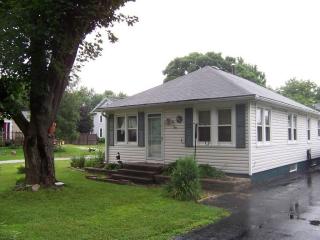 201 8th St, Hampton, IL 61256-7732