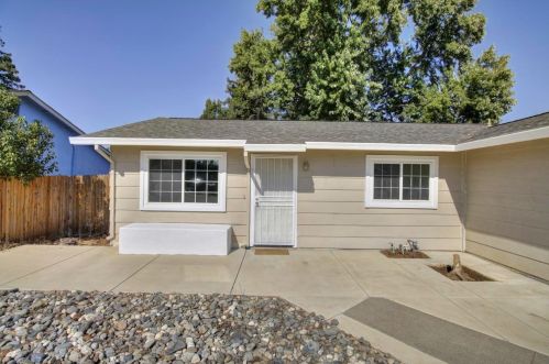 8686 Wren Cir, Elk Grove, CA 95624-1531