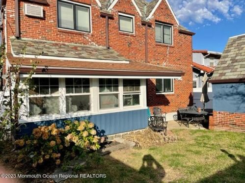 302 2nd Ave, Tinton Falls NJ  07712-6132 exterior