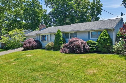 94 Fenwood Dr, Fenwick, CT 06475-3028