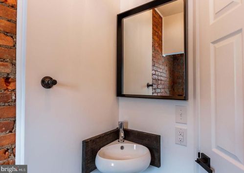 535 Strawberry St, Lancaster PA  17602-4466 exterior