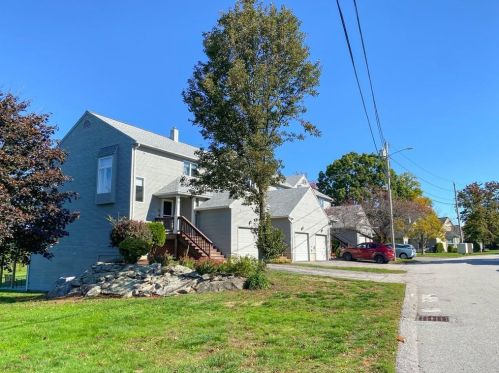 74 Valley Green Ct, Providence, RI 02904-3154
