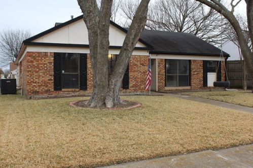 2926 Naples Dr, Garland TX  75040-4278 exterior